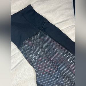 Black W/ Snake Print Pattern Under Armour Athletic Legging Size XS